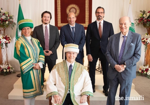 Hazar Imam with members of Noorani family at the 2021 AKU Global Convocation    2021-05-22